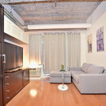 Stylish Urban Loft Downtown Apartment มอนทรีอัล ภายนอก รูปภาพ