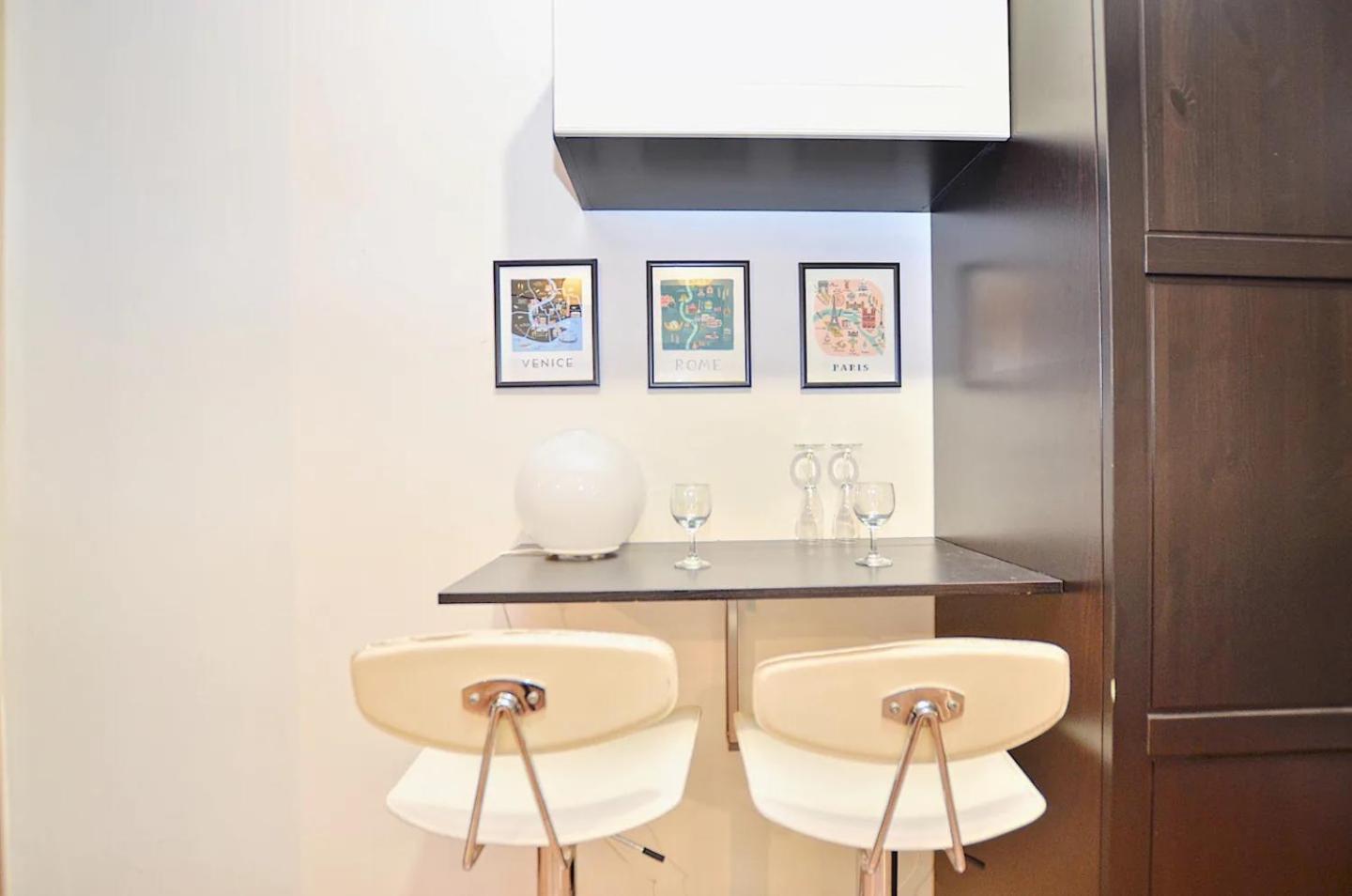 Stylish Urban Loft Downtown Apartment มอนทรีอัล ภายนอก รูปภาพ