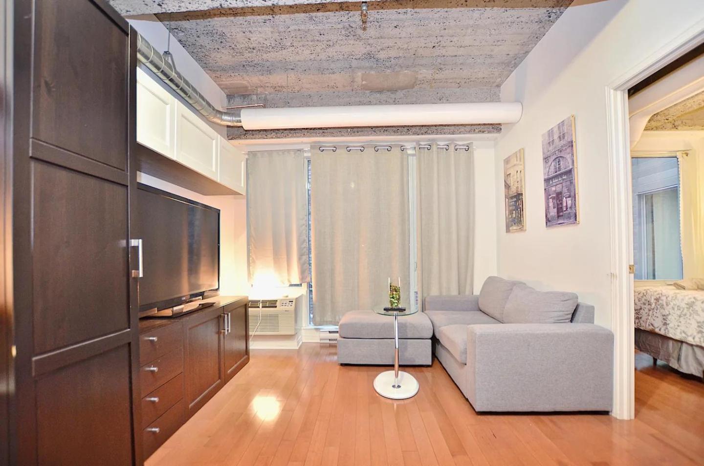 Stylish Urban Loft Downtown Apartment มอนทรีอัล ภายนอก รูปภาพ