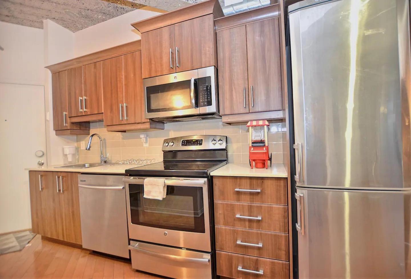 Stylish Urban Loft Downtown Apartment มอนทรีอัล ภายนอก รูปภาพ